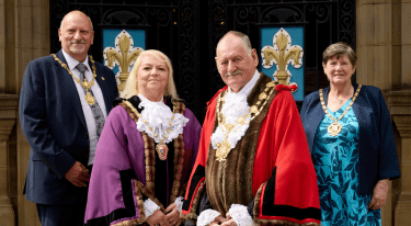 Mayor of Wakefield abseiling for charity — Wakefield news photo
