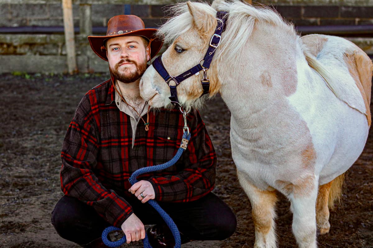 Streethouse musician Jack Silver turns a tiny horse into a new song and video — Wakefield news photo