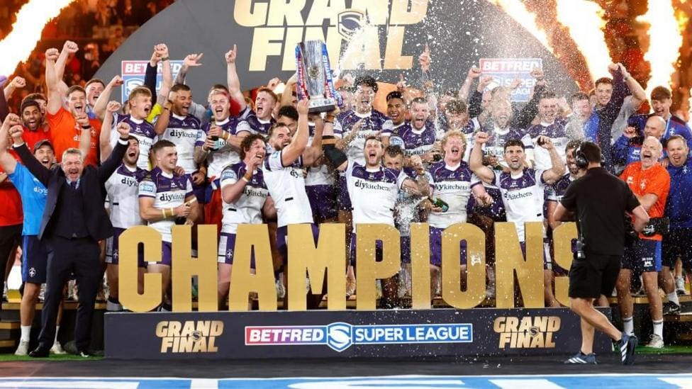 Wakefield Trinity bus parade: What you need to know — Wakefield news photo (BBC Leeds & West Yorkshire)