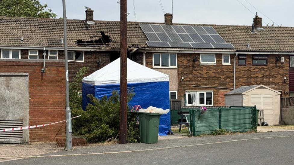Man arrested after woman dies in Pontefract fire — Wakefield news photo (BBC Leeds & West Yorkshire)