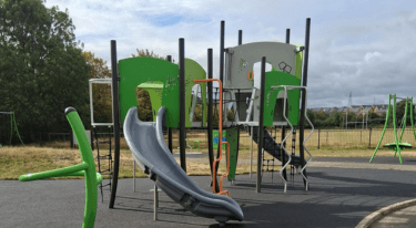 New Cutsyke play area brings more fun for local families — Wakefield news photo
